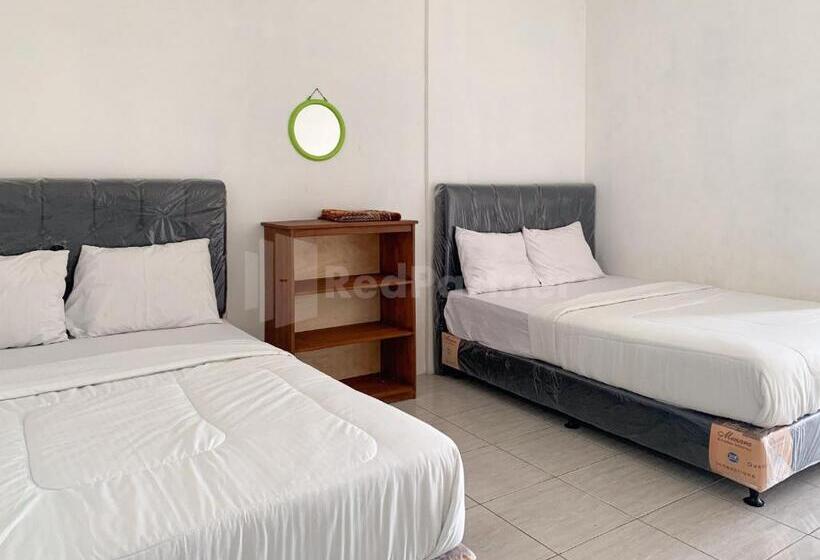 Семейный Номер, Reddoorz @ Pantai Sayangheulang