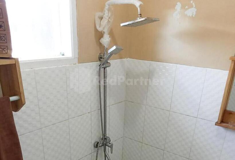 Семейный Номер, Reddoorz @ Pantai Sayangheulang