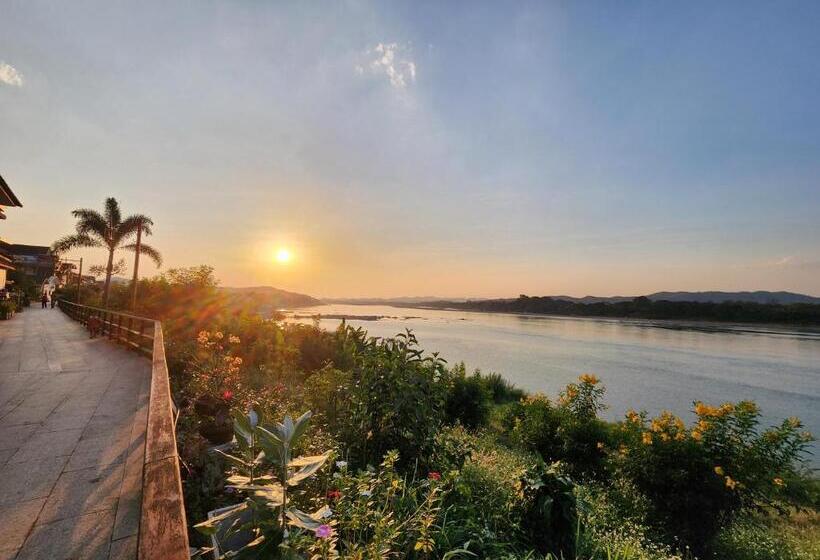 豪华海景房带阳台, Suksomboon