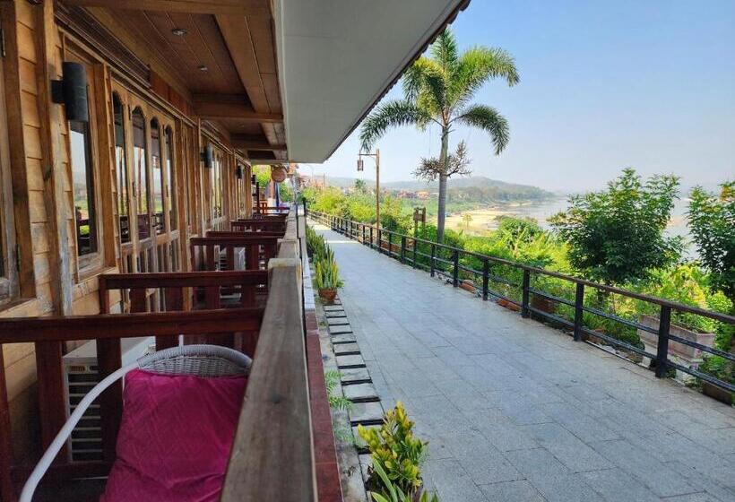 豪华海景房带阳台, Suksomboon