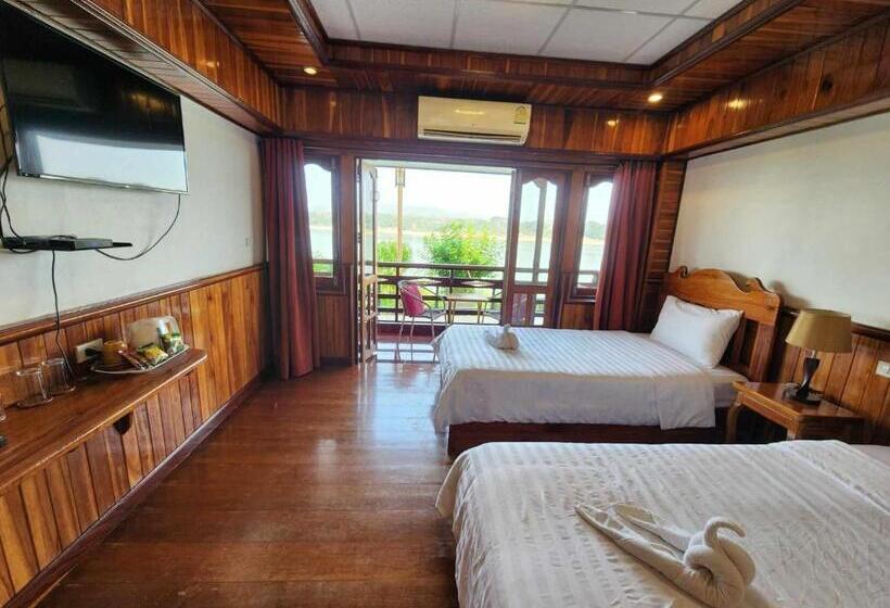 豪华海景房, Suksomboon