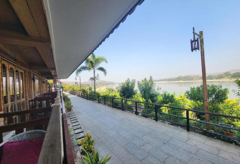 家庭间, Suksomboon