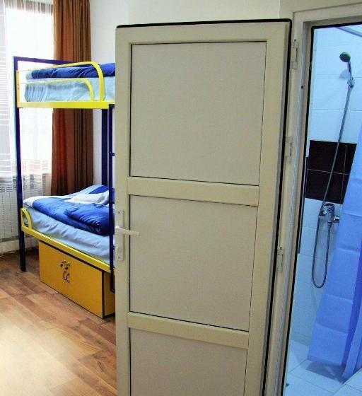 클래식 4인 룸, Mama Hostel