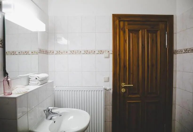 スタンダードルーム, Wohnung Ruth  Turmzimmer Anno1869 Herrenhaus Viecheln