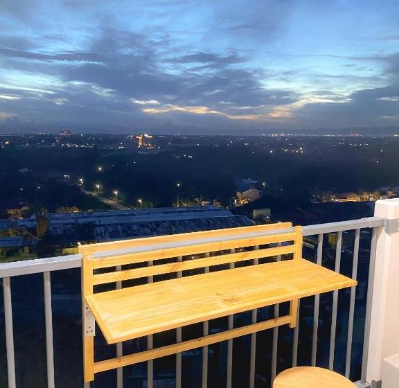 استودیو استاندارد با بالکن, Sea & City Lights View
