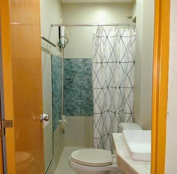 חדר קלאסי לשלושה, Felli`s Guest House