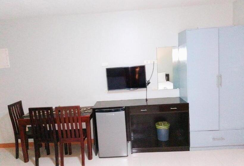 חדר משפחתי, Felli`s Guest House