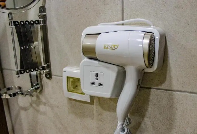 اتاق لوکس, Post