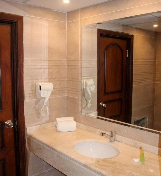 اتاق سوپریور, Post