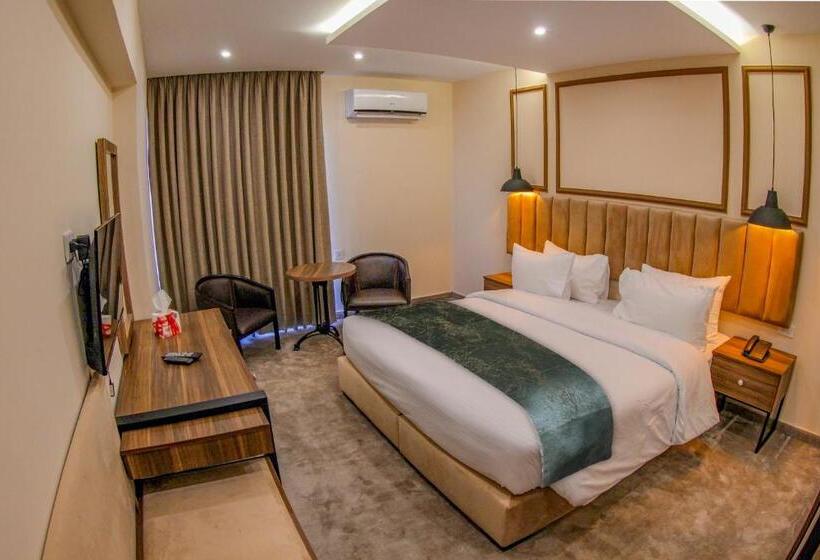 اتاق سوپریور, Post