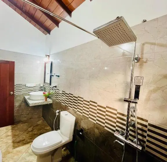 اتاق لوکس با تخت بزرگ, Villa Roy Bentota