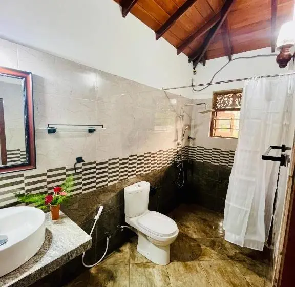 اتاق لوکس با تخت بزرگ, Villa Roy Bentota