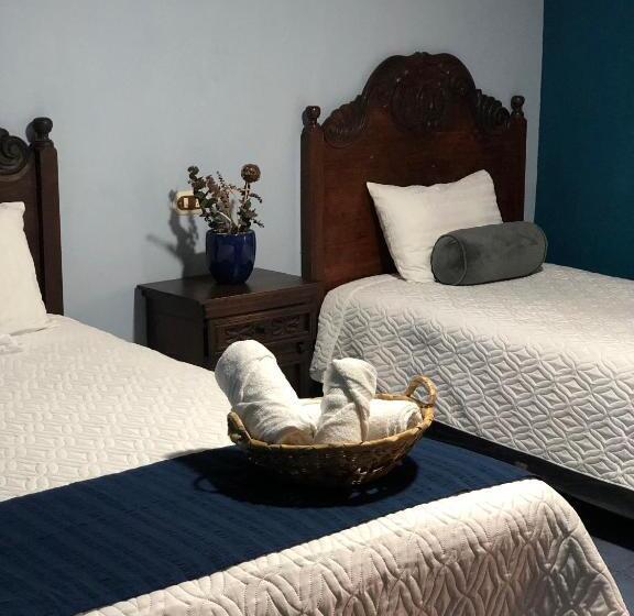 اتاق لوکس, Casa De Los Abuelos