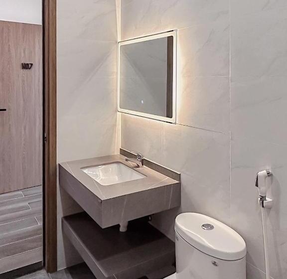 اتاق لوکس با بالکن, Handstay Nghinh Phong