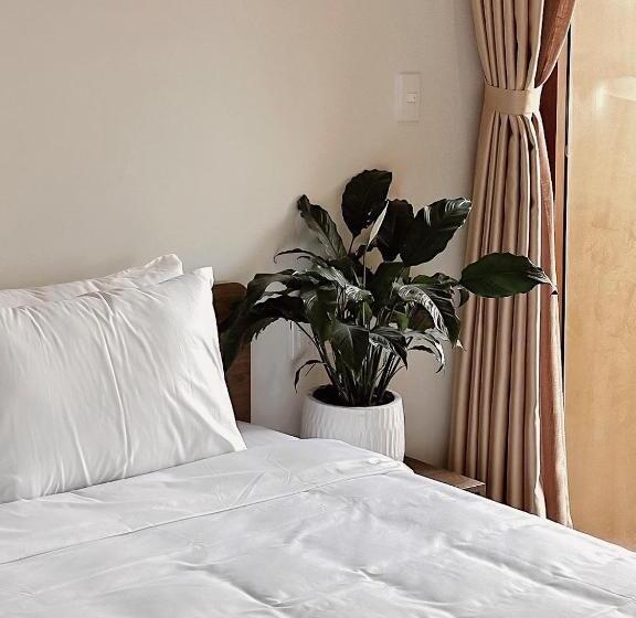 اتاق لوکس با بالکن, Handstay Nghinh Phong