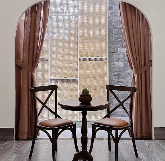 اتاق سوپریور خانوادگی, Handstay Nghinh Phong