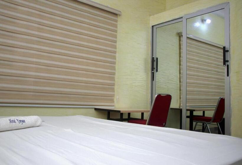 اتاق سوپریور, Kinyao