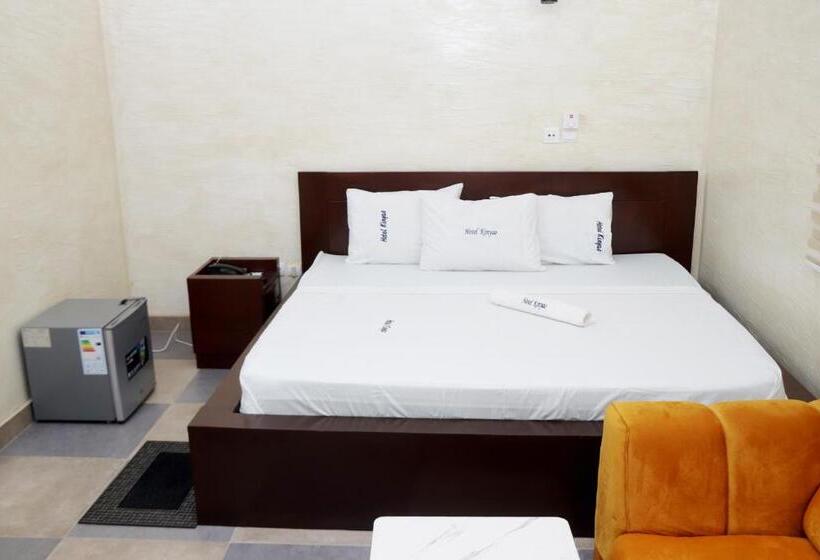 سوییت جونیور با بالکن, Kinyao