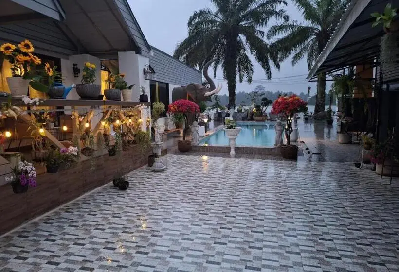 プールビュースタンダードルーム, River Pool Villa