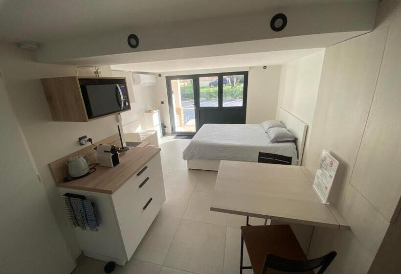 חדר סטודיו סטנדרד, Studio Chez L Habitant Avec Piscine Commune