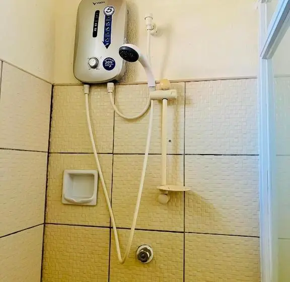 اتاق لوکس سه تخته, Boholala Hostel