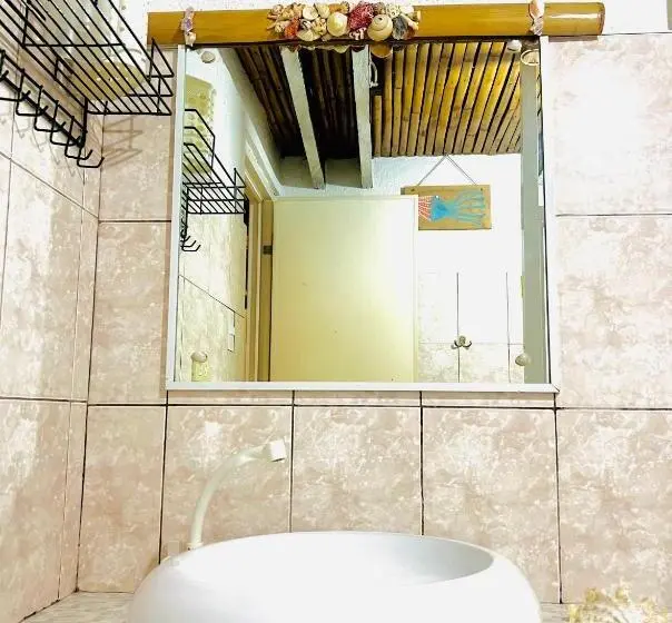 اتاق لوکس خانوادگی, Boholala Hostel