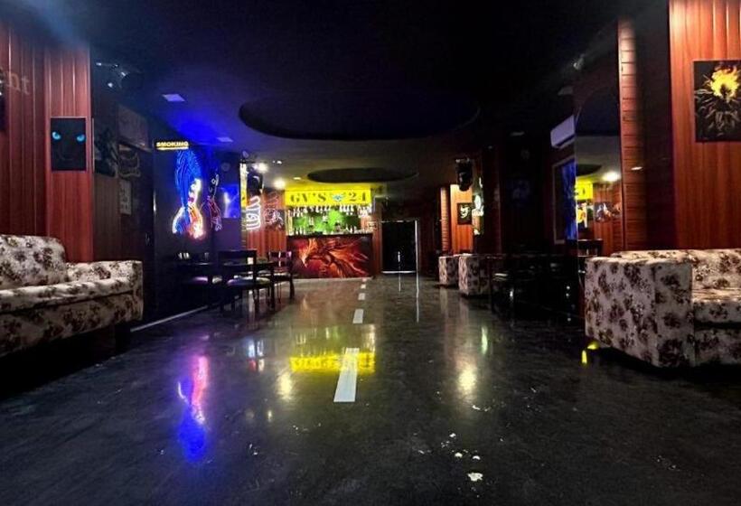 اتاق لوکس, Gvs 24 Club, Rooftop Cafe! Swimming Pool! Karaoke Music!