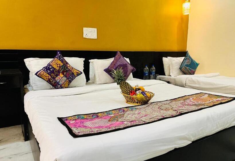 اتاق لوکس سه تخته, Gvs 24 Club, Rooftop Cafe! Swimming Pool! Karaoke Music!