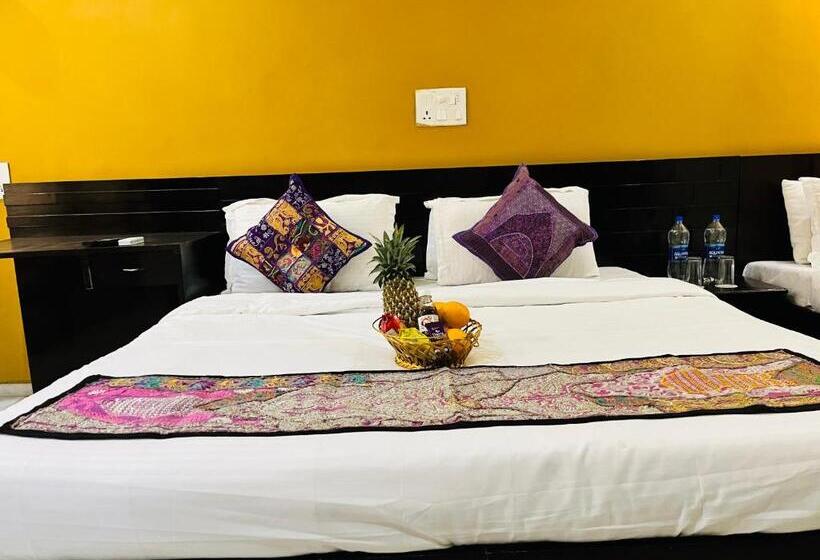 اتاق سوپریور با تخت بزرگ, Gvs 24 Club, Rooftop Cafe! Swimming Pool! Karaoke Music!