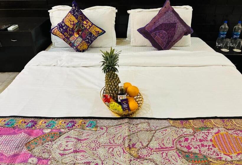 اتاق سوپریور با تخت بزرگ, Gvs 24 Club, Rooftop Cafe! Swimming Pool! Karaoke Music!