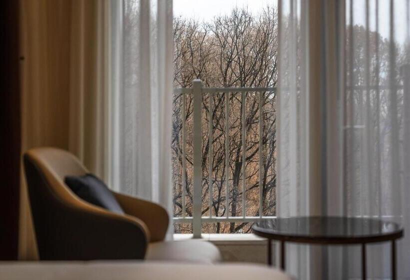 Camera Standard, Uiwang Milos