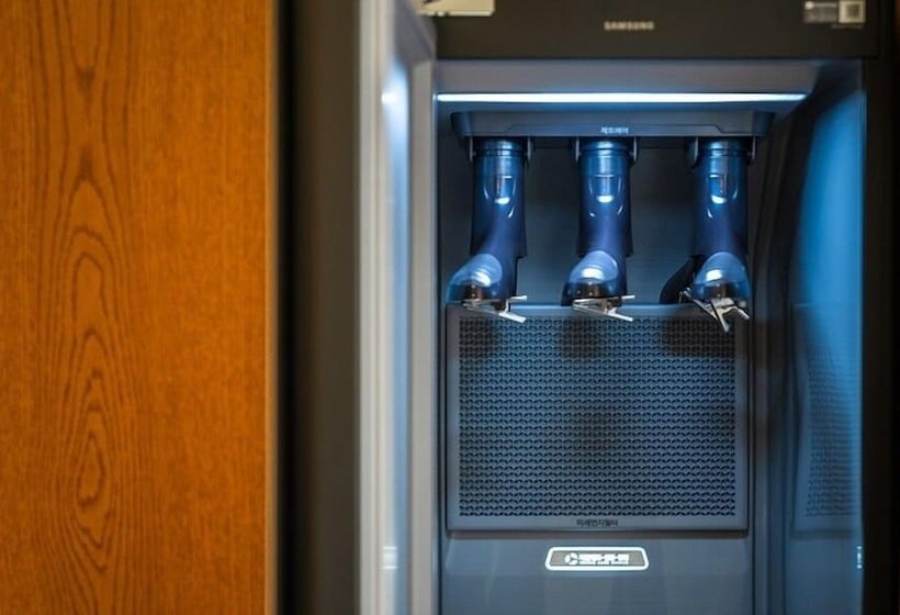 Camera Standard, Uiwang Milos