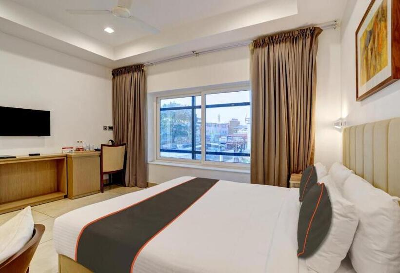 트리플 클래식 룸, Oyo Hotel Soorya