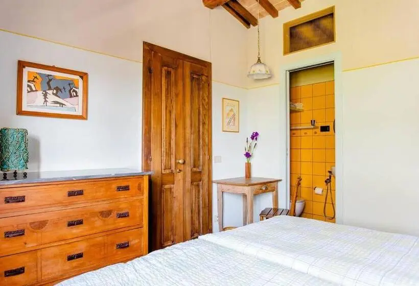 Standard-huone, Private Room With Own Bathroom At Podere Noceto