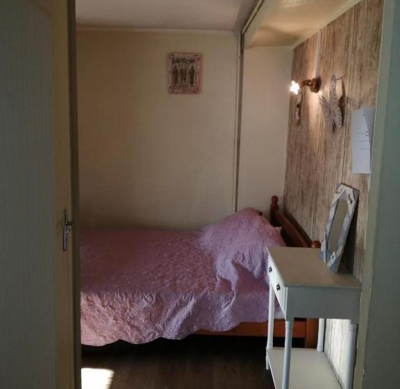 غرفة قياسية, Au Charme D Antan/ Notre Heure