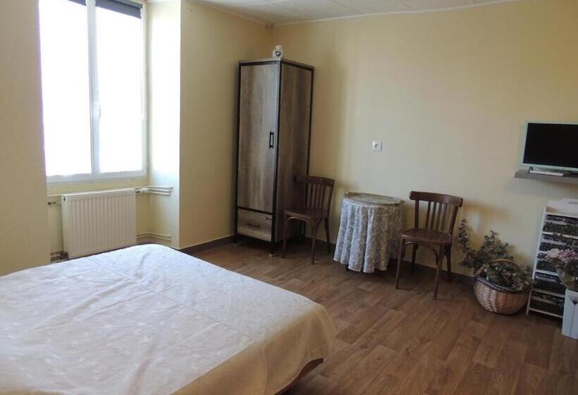 غرفة قياسية, Au Charme D Antan/ Notre Heure