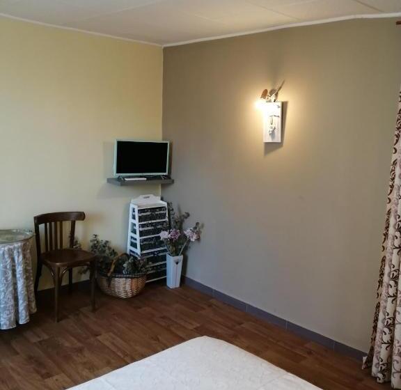 غرفة قياسية, Au Charme D Antan/ Notre Heure