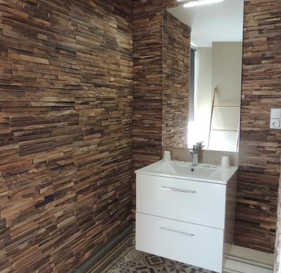 غرفة قياسية, Au Charme D Antan/ Notre Heure