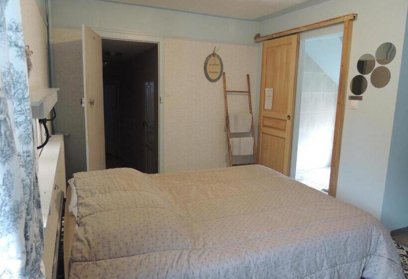 غرفة قياسية, Au Charme D Antan/ Notre Heure