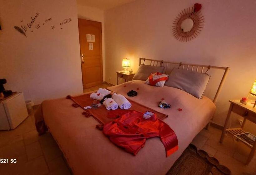 غرفة ديلوكس, Love Room De Charme Var