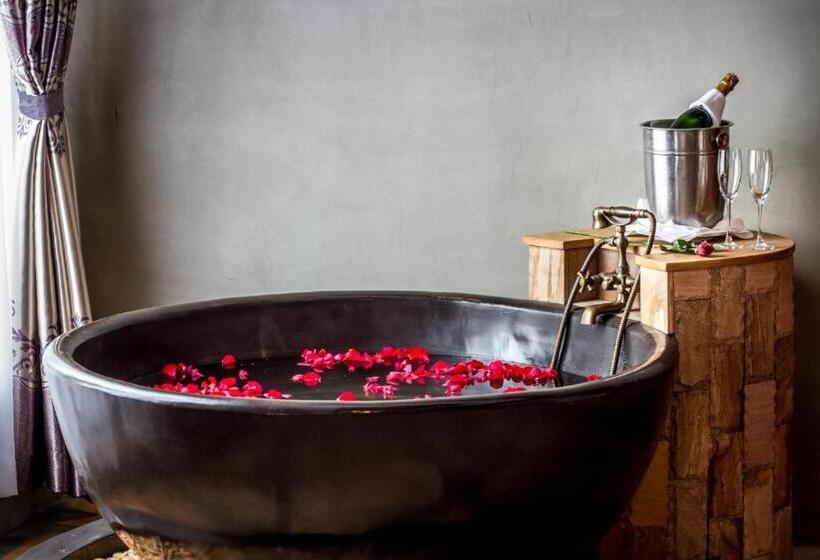 סוויטה, Model Temple Resort & Spa