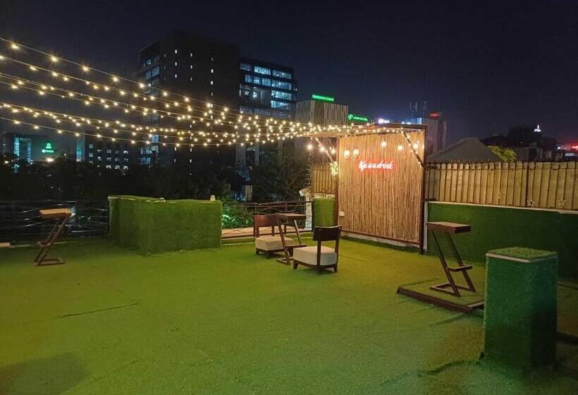 חדר דלוקס, Welcome To Cloud 29 Near Gurgaon Sec 45