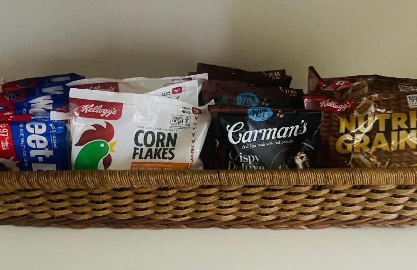 Номер Стандарт, Mount Charles Homestead