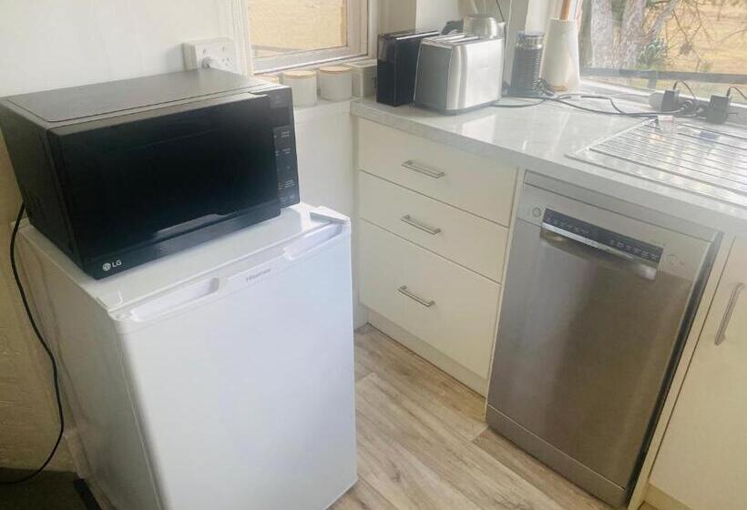 Номер Стандарт, Mount Charles Homestead