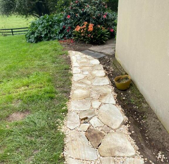 Номер Стандарт, Mount Charles Homestead