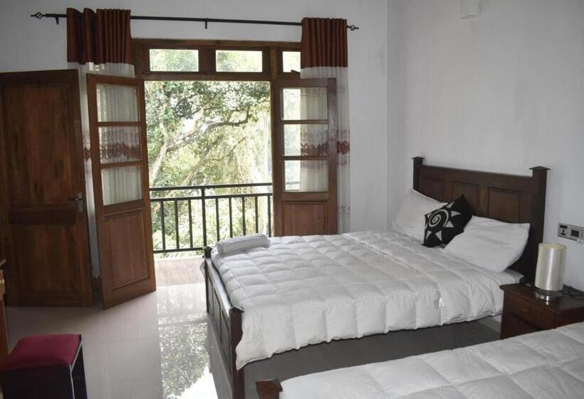 חדר משפחתי, Rock View Home