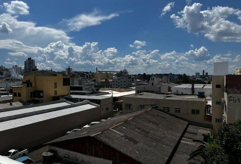 标准单人间, Delavy