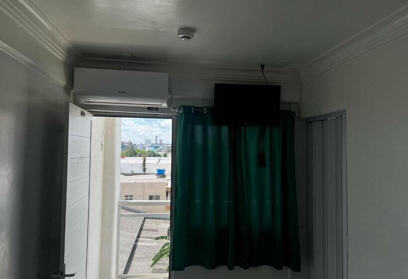 标准单人间, Delavy