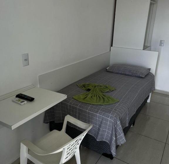 标准单人间, Delavy