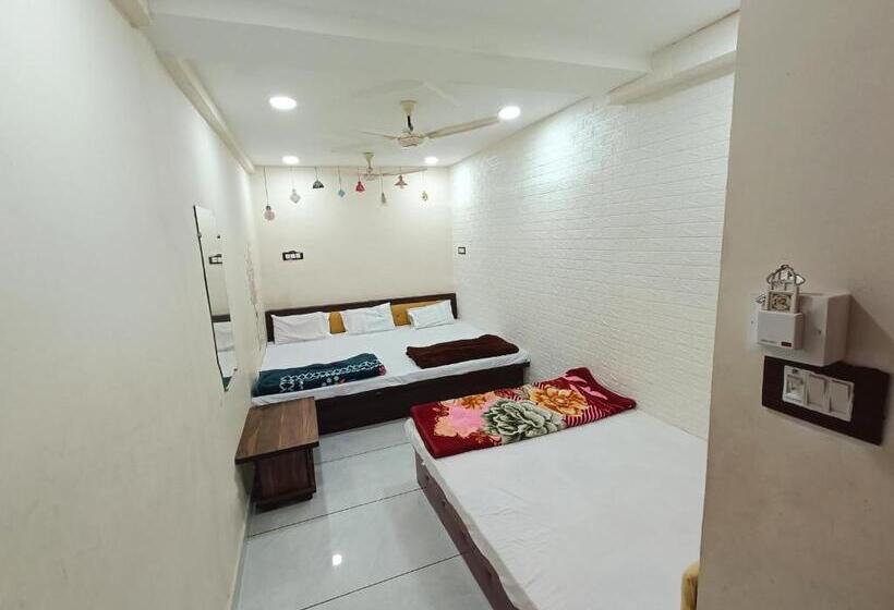 اتاق لوکس خانوادگی, St Inn